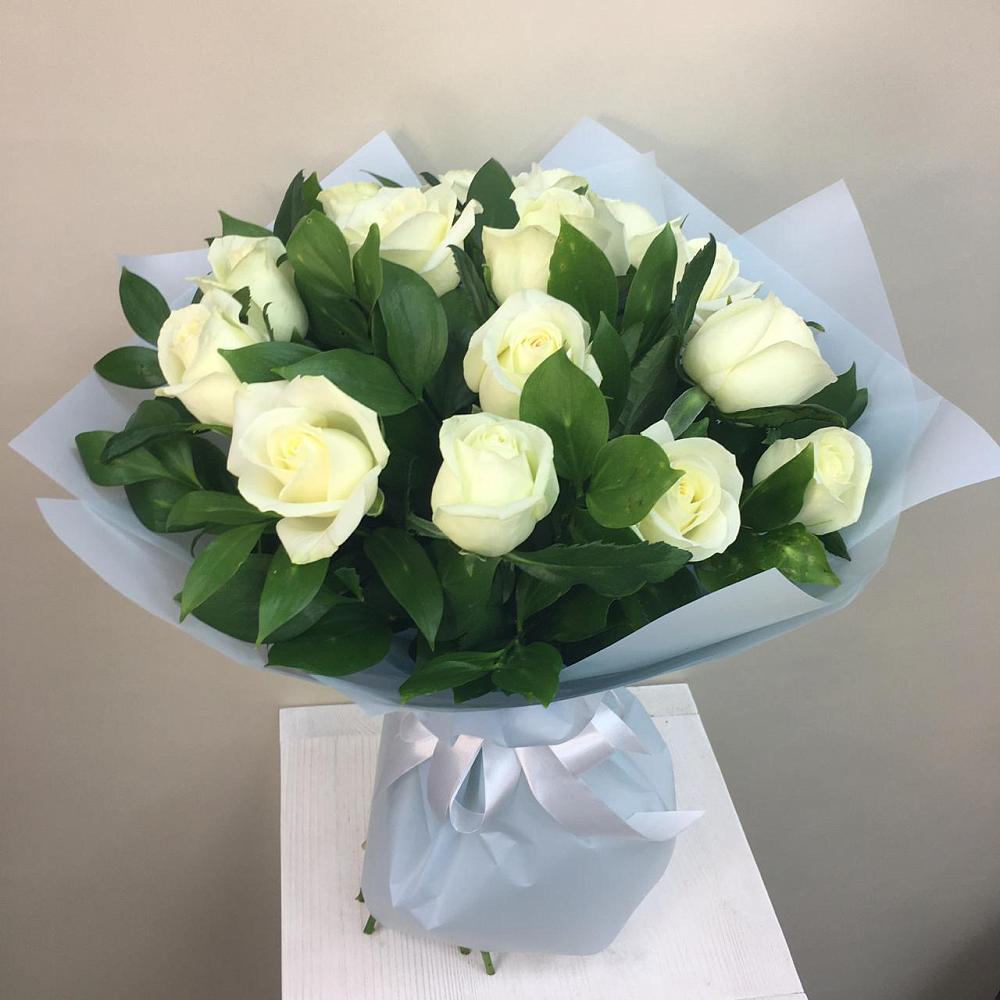 Букет 15 Белых роз Проуд в Кузяево
