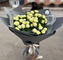 Букет Белые кустовые розы Солинеро в Кузяево