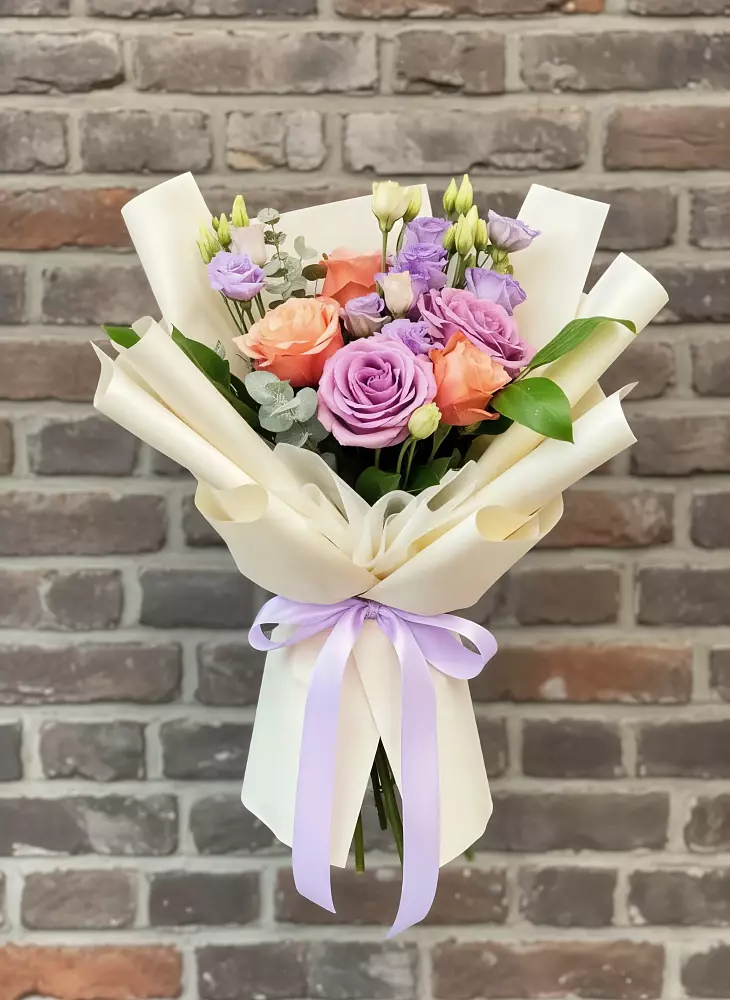 Букет цветов из: Лизиантусы и Розы в Кузяево