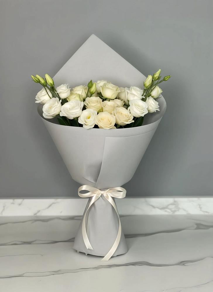 Букет цветов из: Розы и Лизиантусы в Кузяево