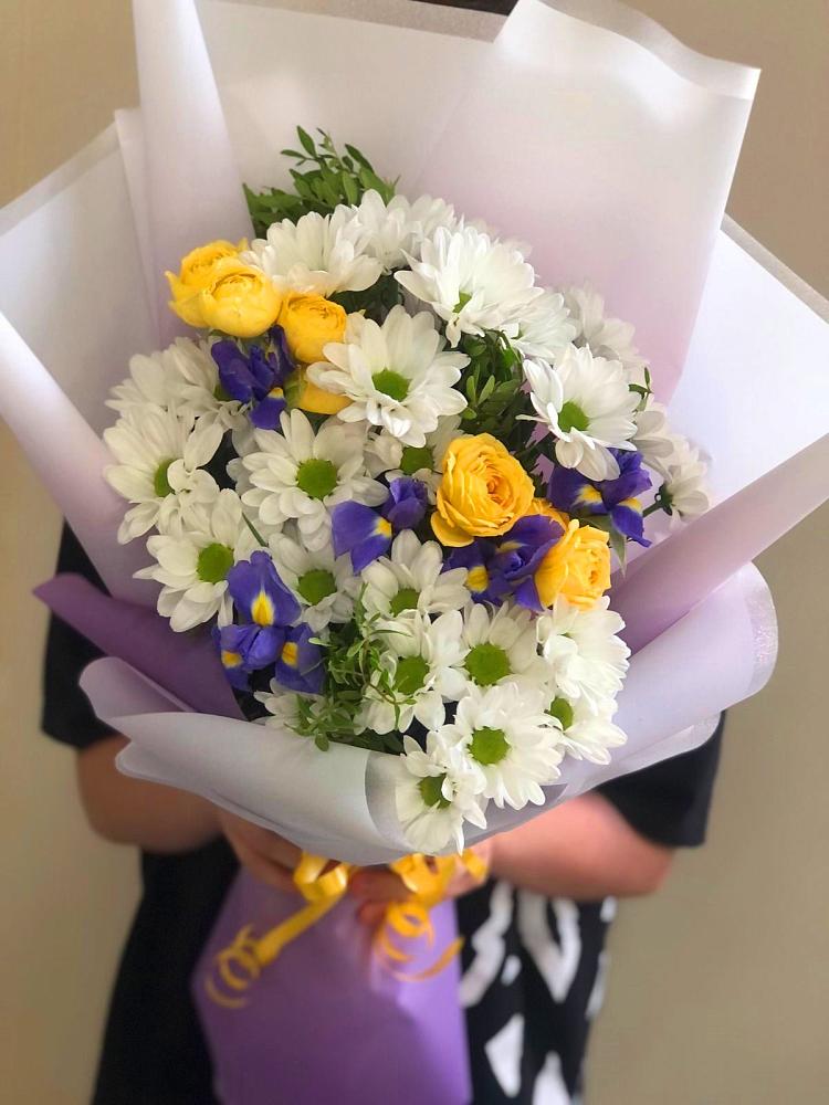 Букет цветов из: Ирисы, Хризантемы и Розы в Кузяево