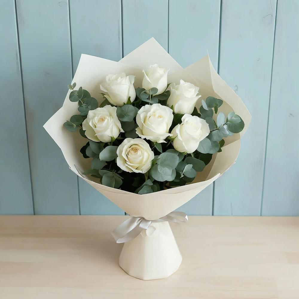 Букет Белые розы в Эвкалипте в Кузяево