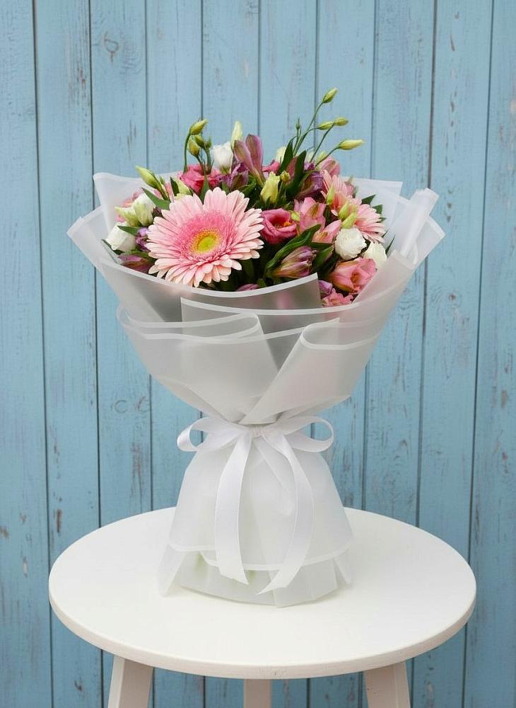 Букет цветов из: Герберы, Альстромерии и Лизиантусы в Кузяево