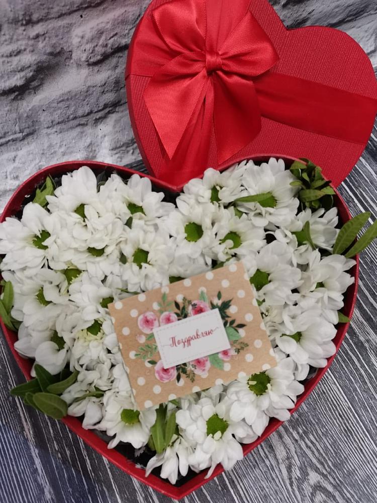 Цветочная композиция из Хризантемы в виде сердца в Кузяево