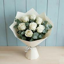 Букет Белые розы в Эвкалипте в Кузяево