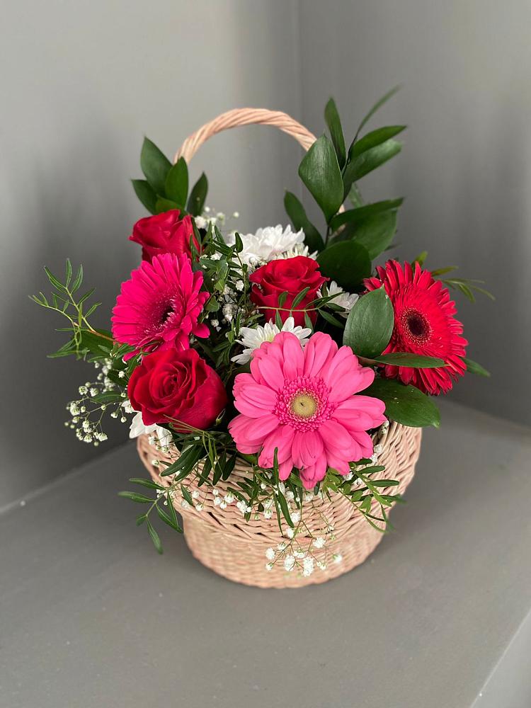 Цветочная композиция из Розы, Хризантемы и Герберы в корзине в Кузяево