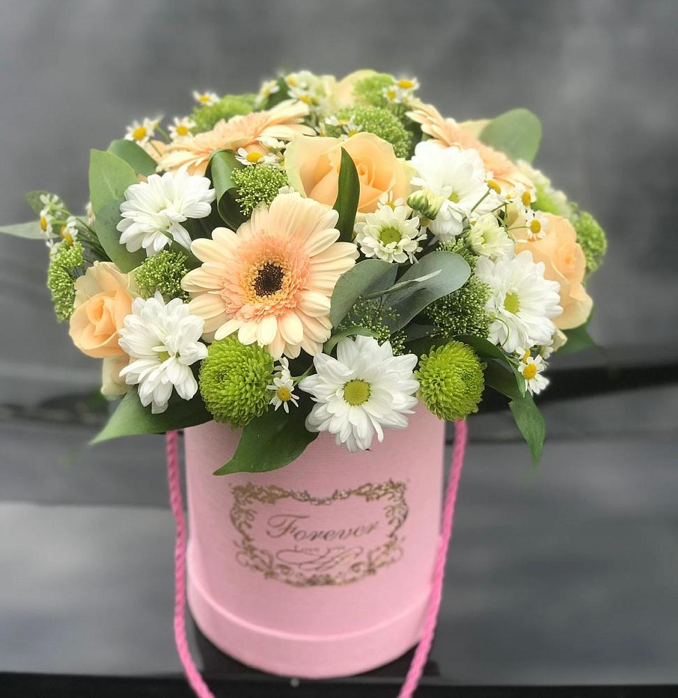 Цветочная композиция из Розы, Герберы и Хризантемы в шляпной коробке в Кузяево