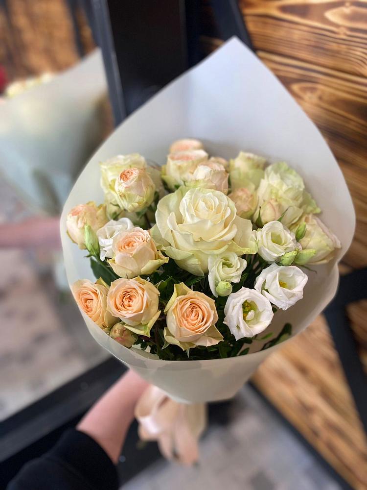 Букет цветов из: Розы и Лизиантусы в Кузяево